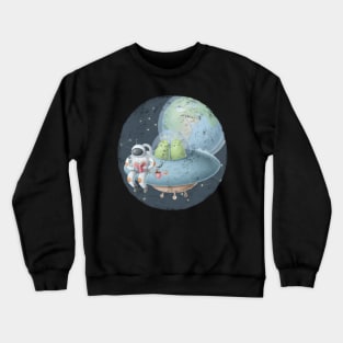 Astronaut reading book on ufo ship. Crewneck Sweatshirt